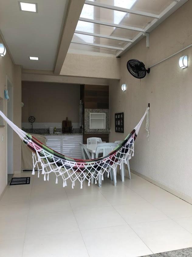 Casas Para Locacao Em Бомбиньяс Экстерьер фото